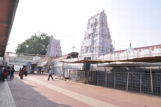 చంద్ర గ్రహణం: ప్రధాన ఆలయాలు మూసివేత