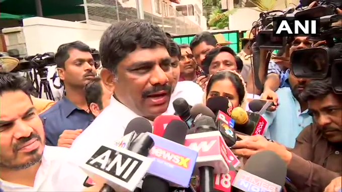 రాజీనామాకు కర్నాటక కాంగ్రెస్ మంత్రుల నిర్ణయం