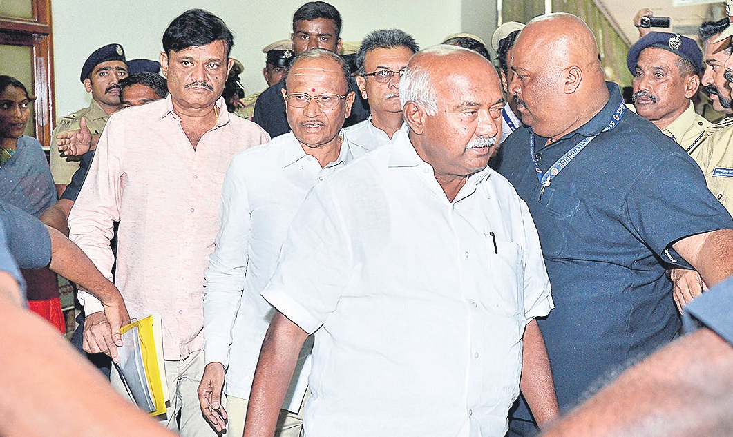 సుప్రీం వర్సెస్ స్పీకర్​ ​ : కోర్టుకు చేరిన కర్నాటక రాజకీయం