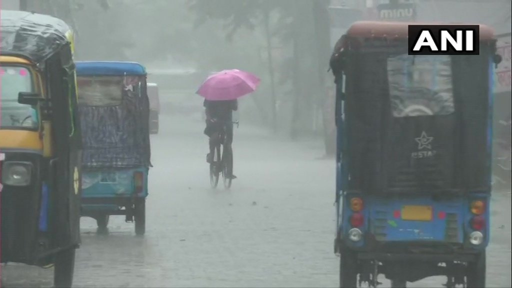 అసోంలో మళ్లీ వానలు…లోతు ప్రాంతాలన్నీ మునిగినై