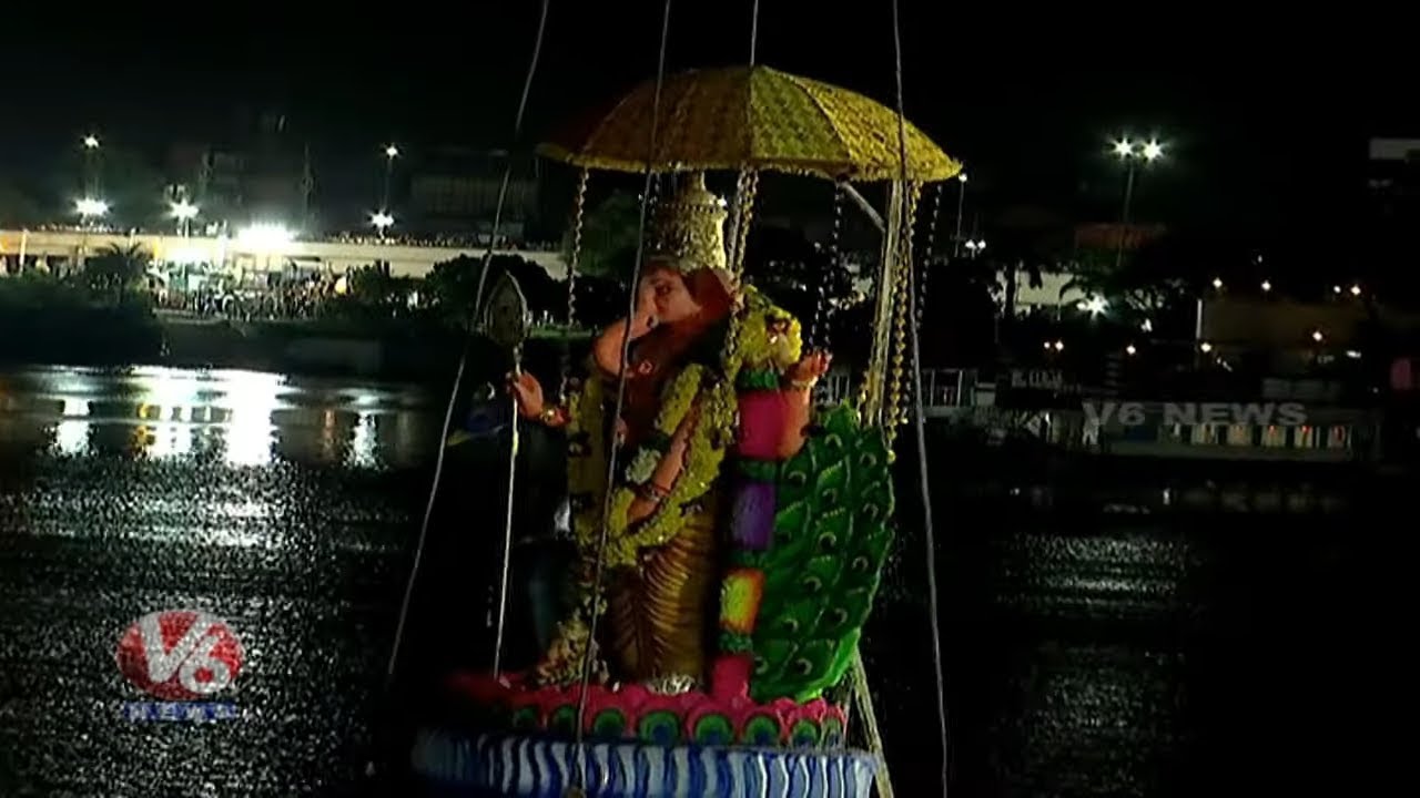 Ganesh Idols Procession And Immersion In Tankbund |