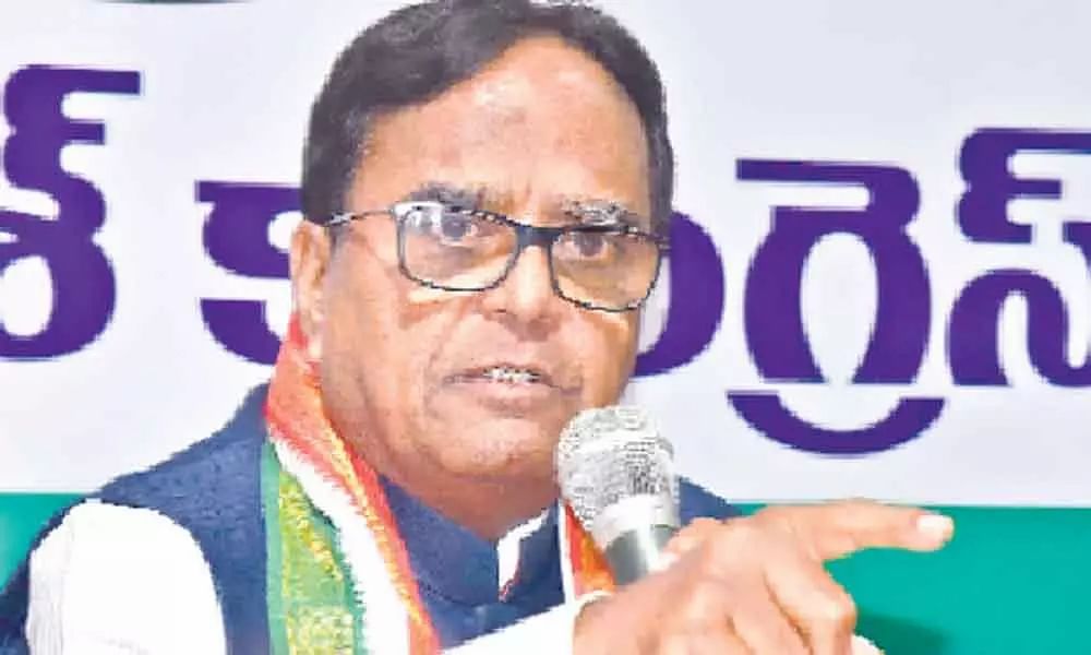 ప్రాజెక్టుల పేరుతో ప్రజలను సీఎం కేసీఆర్ మోసం చేస్తున్నారు: పొన్నాల