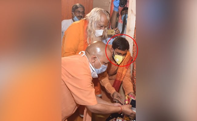 అయోధ్య రామమందిరం ఈవెంట్లో పాల్గొనే పూజారి, 16 మంది పోలీసులకు కరోనా