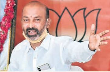 టీఆర్ఎస్ లీడర్లు వణుకుతున్నారు