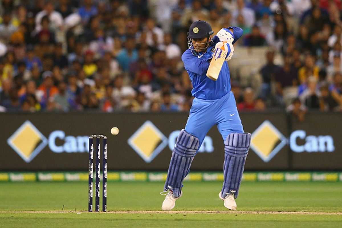 రిటైర్మెంట్ గురించి ధోని ఆలోచించట్లేదు