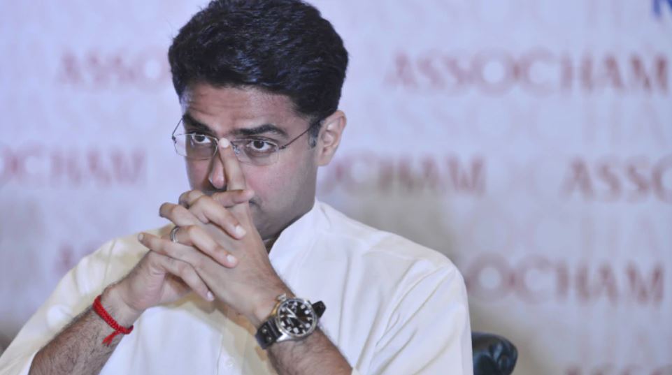 అనర్హత నోటీసులపై సుప్రీంలో సచిన్ చాలెంజ్?