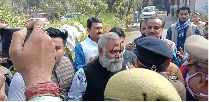 ఆప్ ఎమ్మెల్యే పై ఇంక్ దాడి