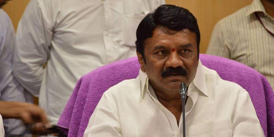 డబుల్ బెడ్రూమ్లు సూడాల్నా.. రండి సూపిస్తం