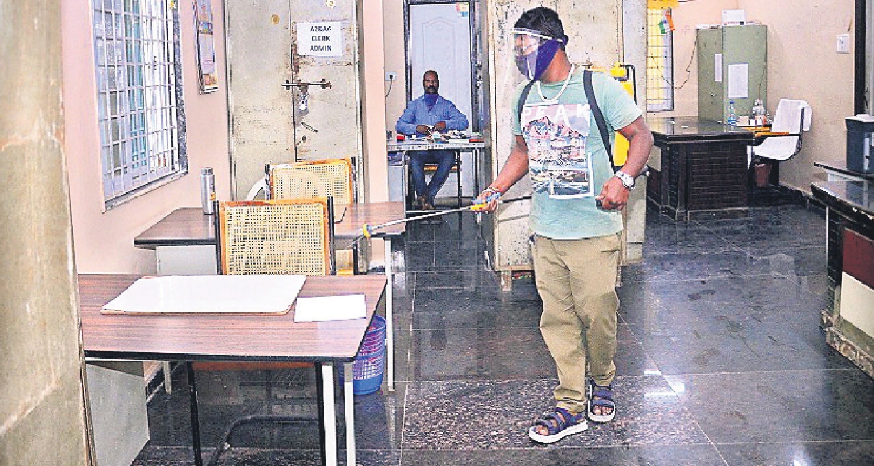 యాదాద్రి ఆలయంలో 36 మందికి కరోనా