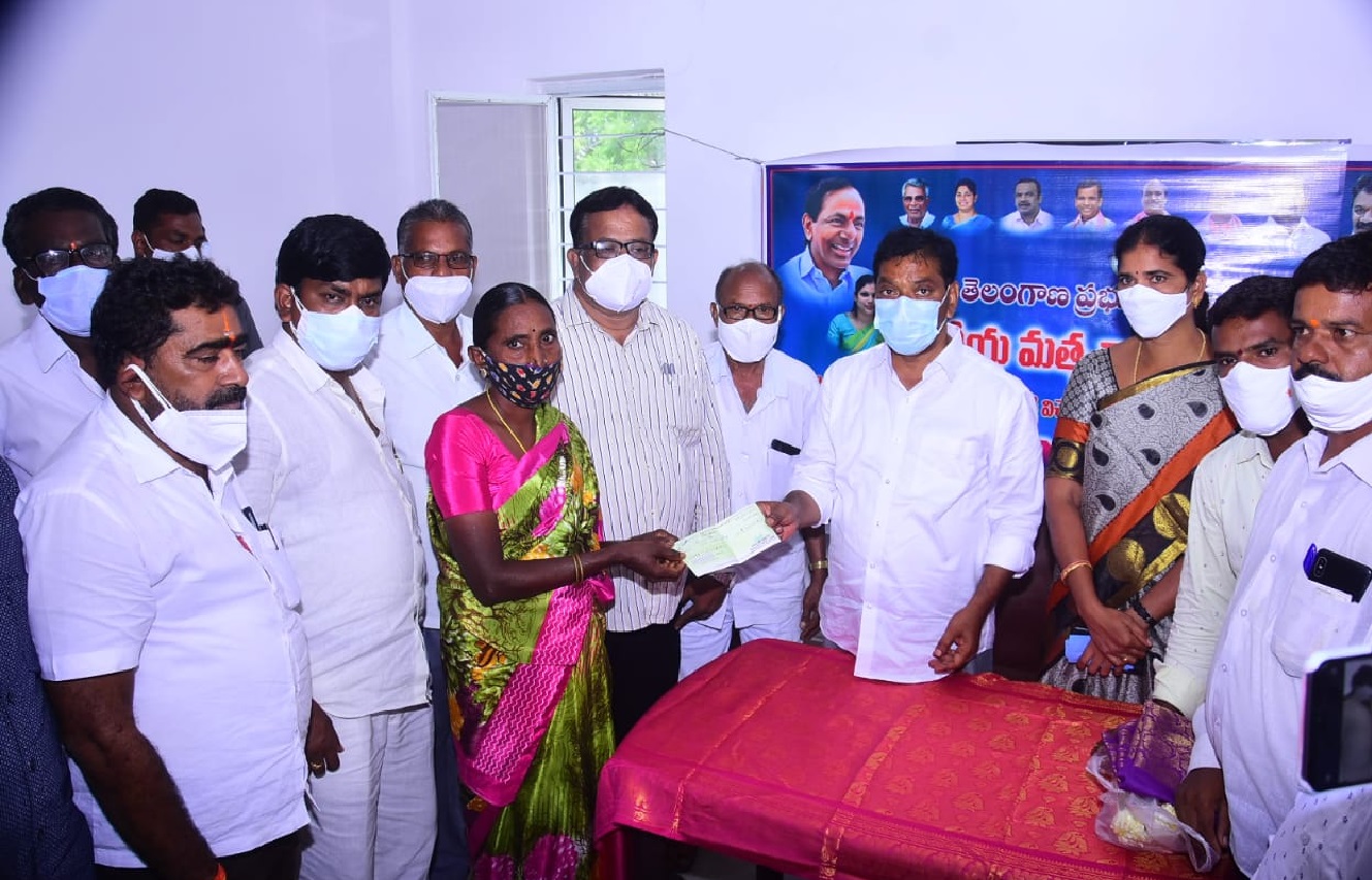 కులవృత్తులకు చేయూతనిస్తున్నాం