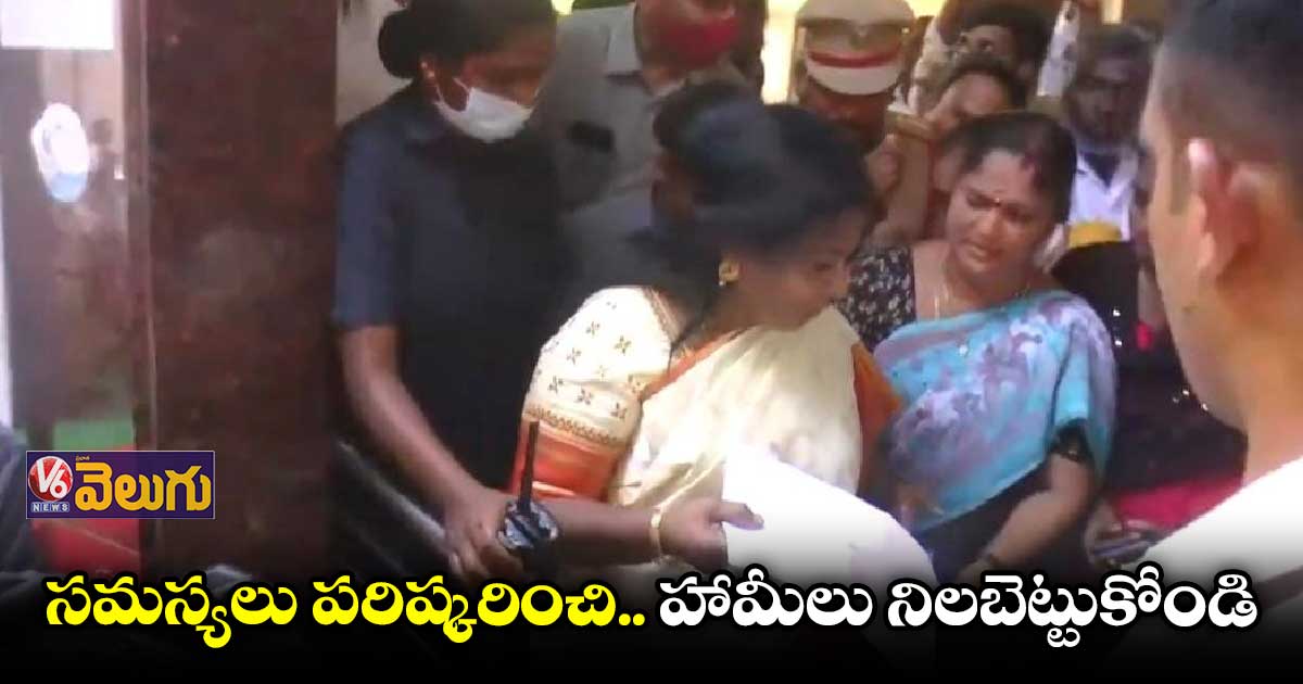 గవర్నర్ కు వీఆర్ఏల వినతిపత్రం