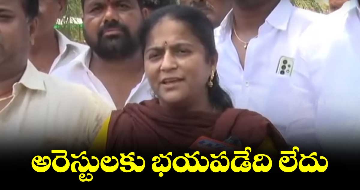 ఈ ప్రభుత్వానికి బలగం సినిమా చూపించాలె: బండి సంజయ్ భార్య అపర్ణ