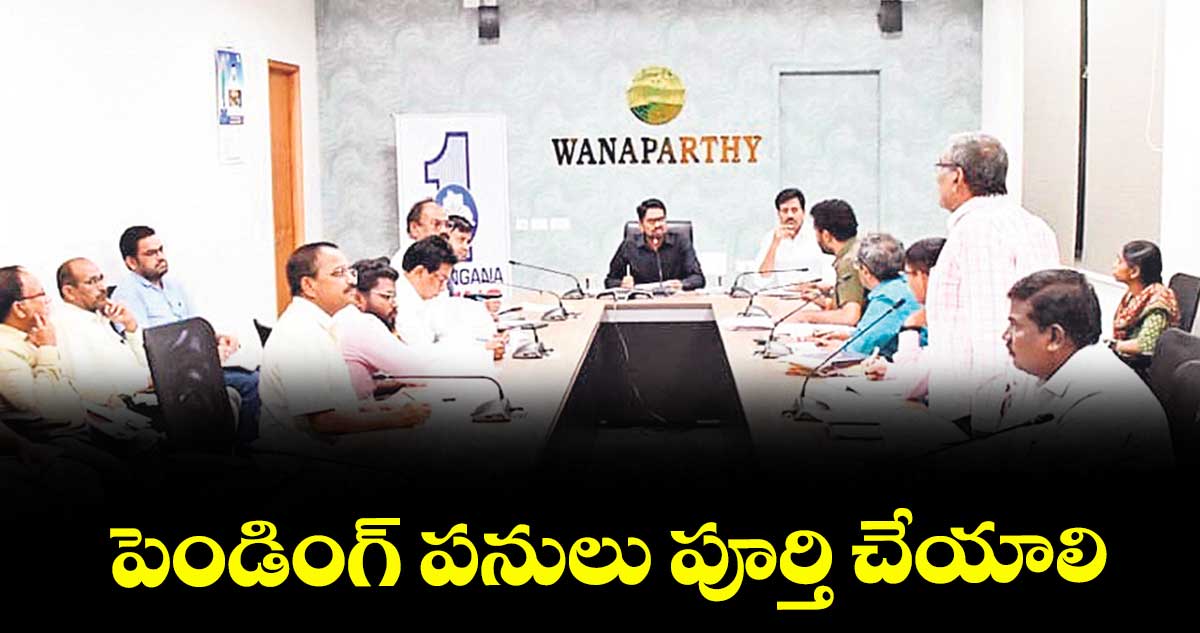 పెండింగ్ పనులు పూర్తి చేయాలి : కలెక్టర్ ఆదర్శ్సురభి