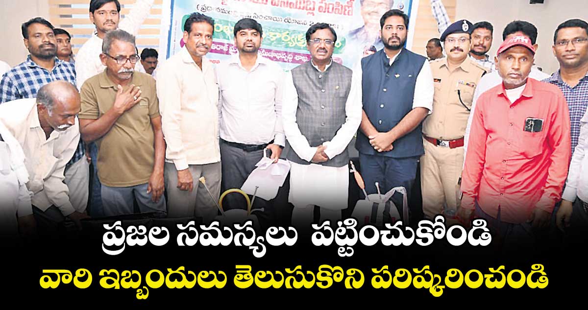 ప్రజల సమస్యలు పట్టించుకోండి.. వారి ఇబ్బందులు తెలుసుకొని పరిష్కరించండి: అధికారులపై మంత్రి వివేక్ ఫైర్